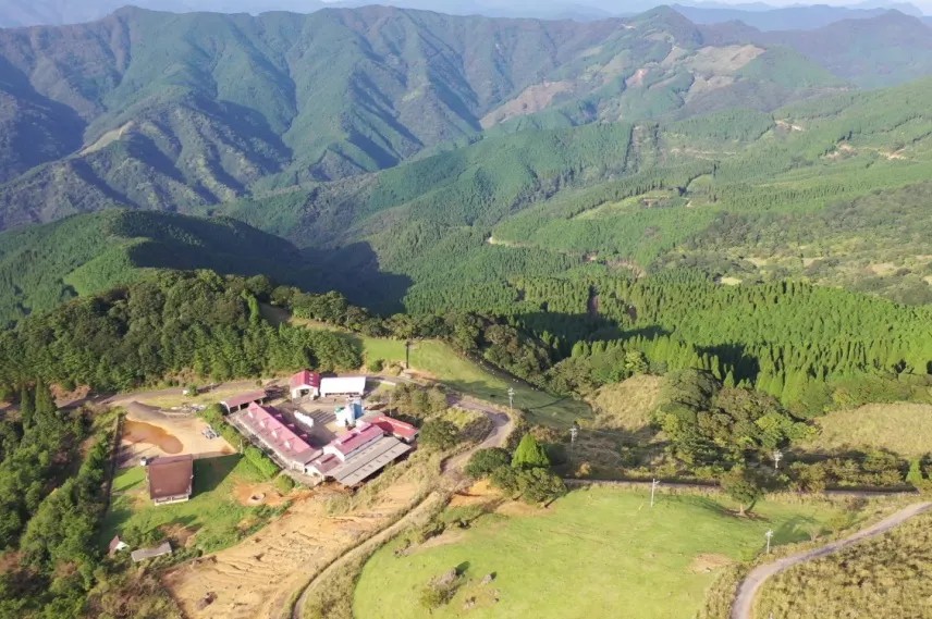 【ギフト】自然放牧黒毛和牛ローストビーフ　株式会社鏡山牧場